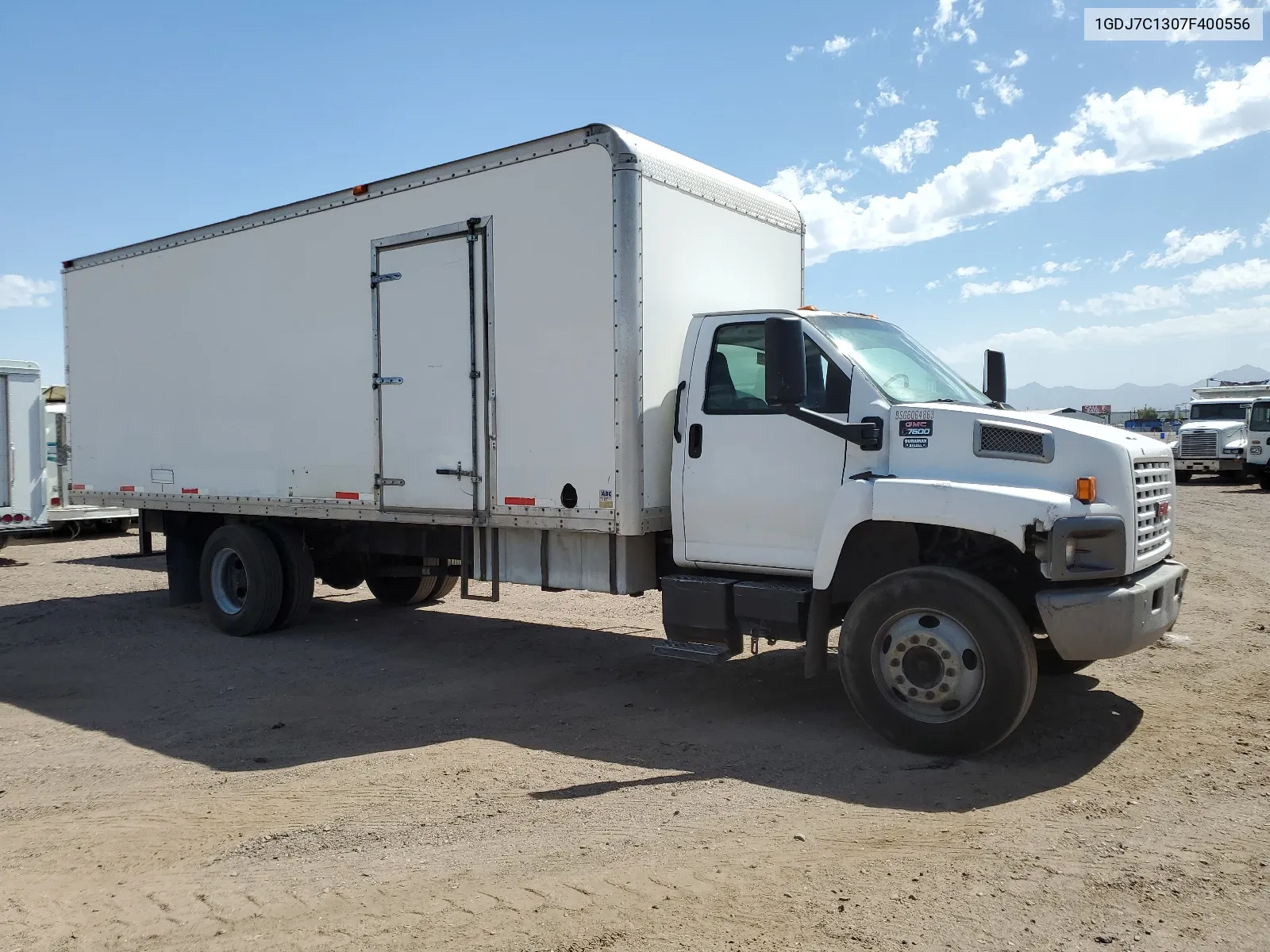 2007 GMC C7500 C7C042 VIN: 1GDJ7C1307F400556 Lot: 68527554