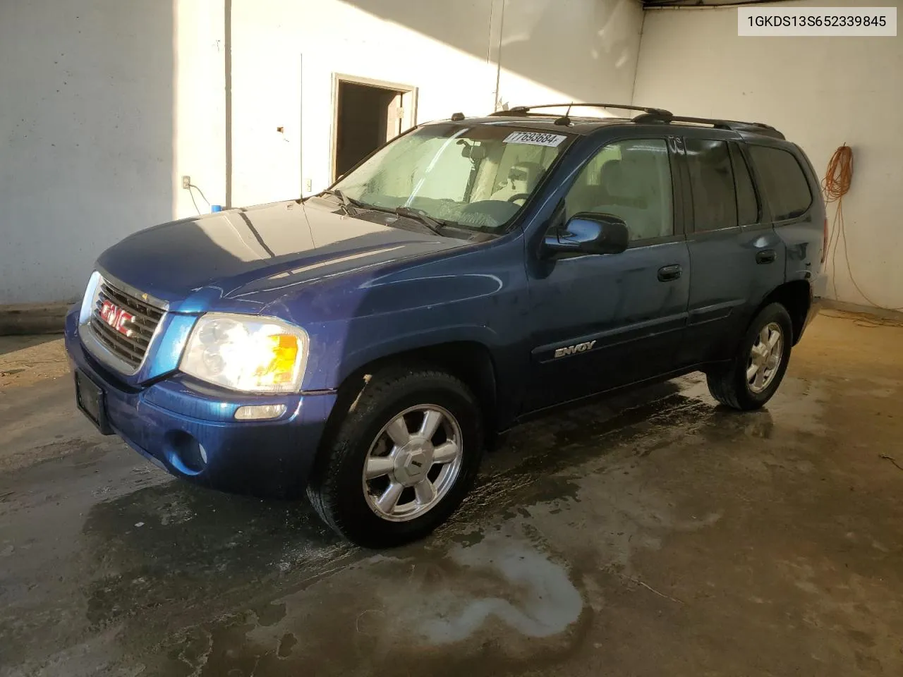 2005 GMC Envoy VIN: 1GKDS13S652339845 Lot: 77693684