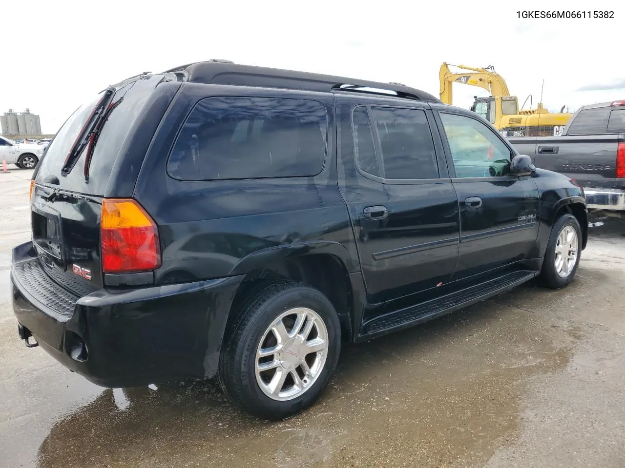 1GKES66M066115382 2006 GMC Envoy Denali Xl