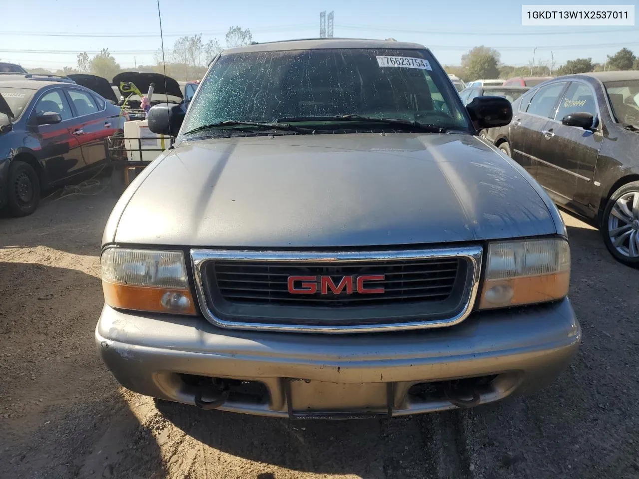 1999 GMC Jimmy VIN: 1GKDT13W1X2537011 Lot: 76623754