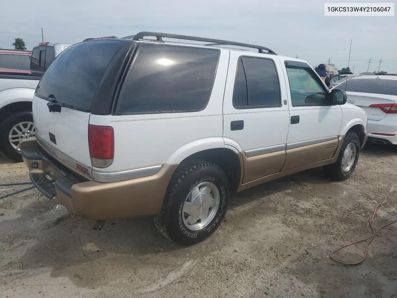 2000 GMC Jimmy VIN: 1GKCS13W4Y2106047 Lot: 75257184