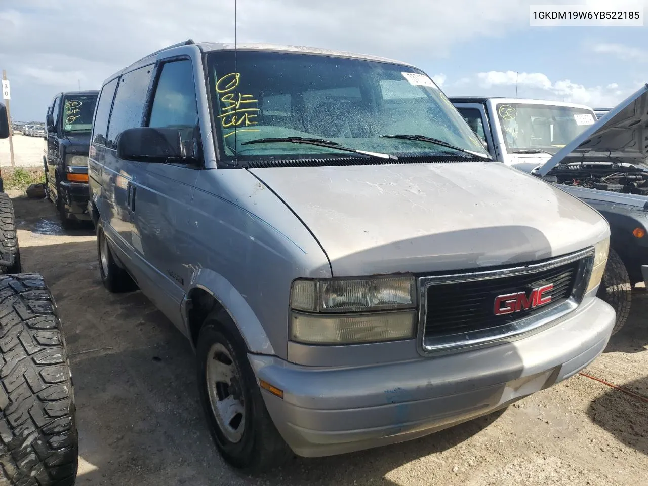 2000 GMC Safari Xt VIN: 1GKDM19W6YB522185 Lot: 73710704