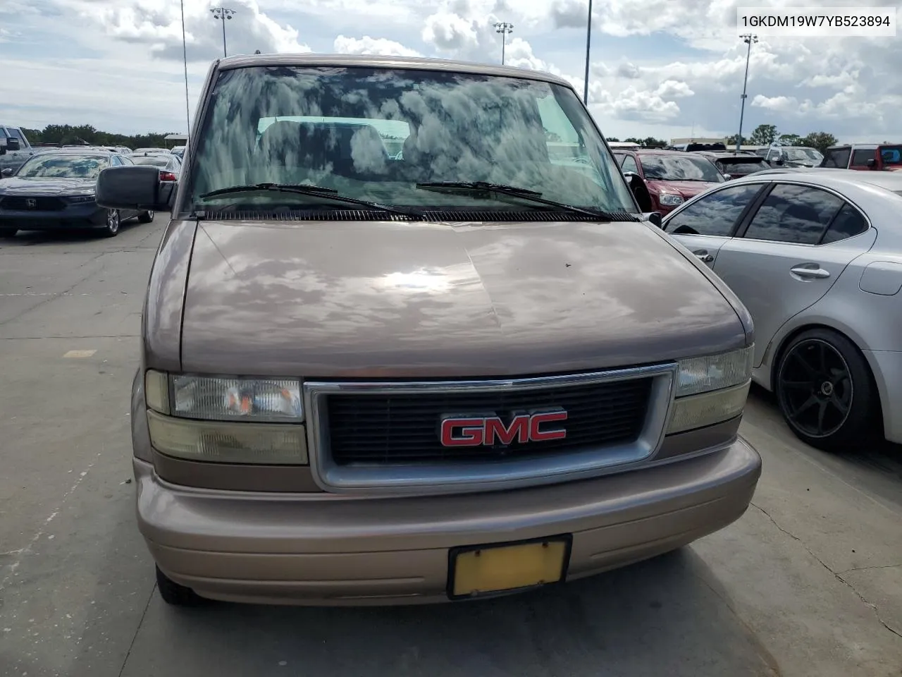 2000 GMC Safari Xt VIN: 1GKDM19W7YB523894 Lot: 74996334