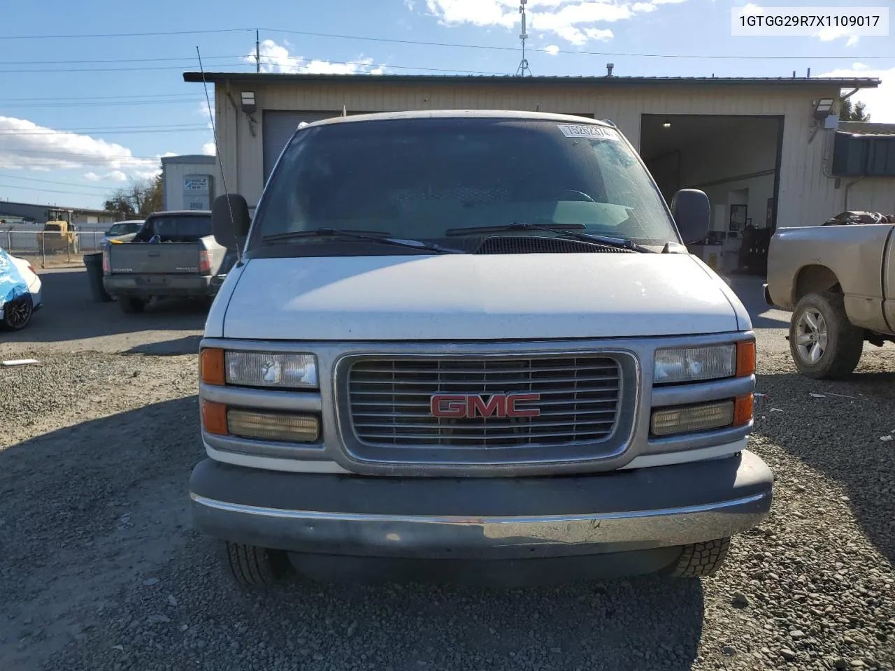 1999 GMC Savana G2500 VIN: 1GTGG29R7X1109017 Lot: 75262374