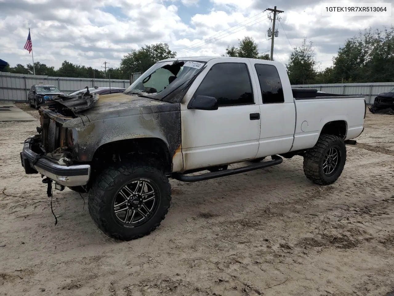 1999 GMC Sierra K1500 VIN: 1GTEK19R7XR513064 Lot: 71711244