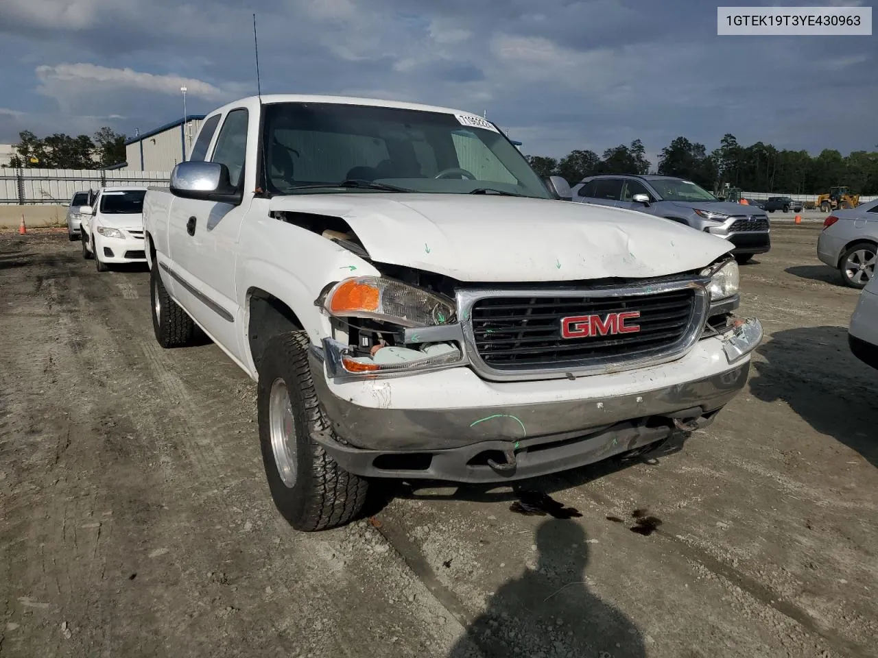 2000 GMC New Sierra K1500 VIN: 1GTEK19T3YE430963 Lot: 71962224