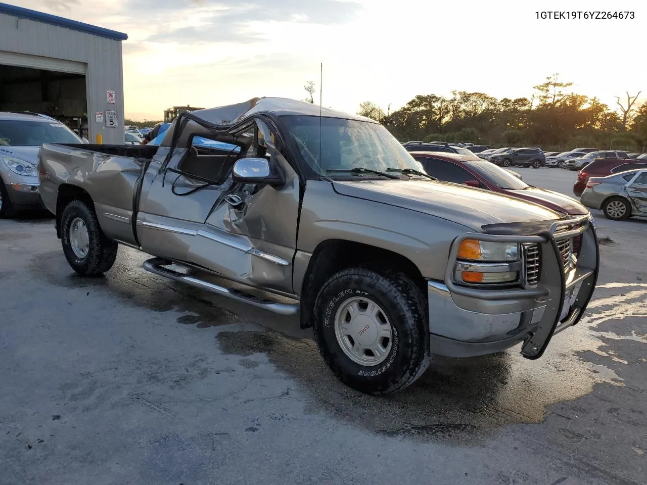 2000 GMC New Sierra K1500 VIN: 1GTEK19T6YZ264673 Lot: 76114964