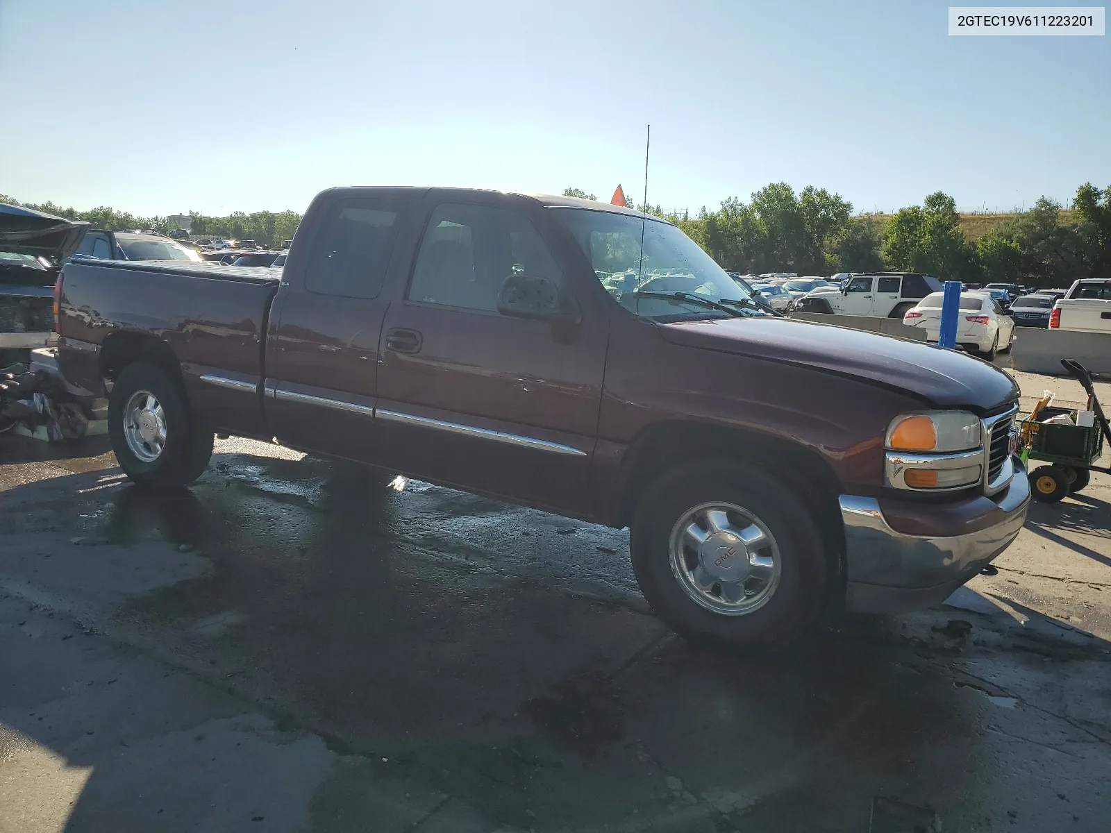 2001 GMC New Sierra C1500 VIN: 2GTEC19V611223201 Lot: 62277474