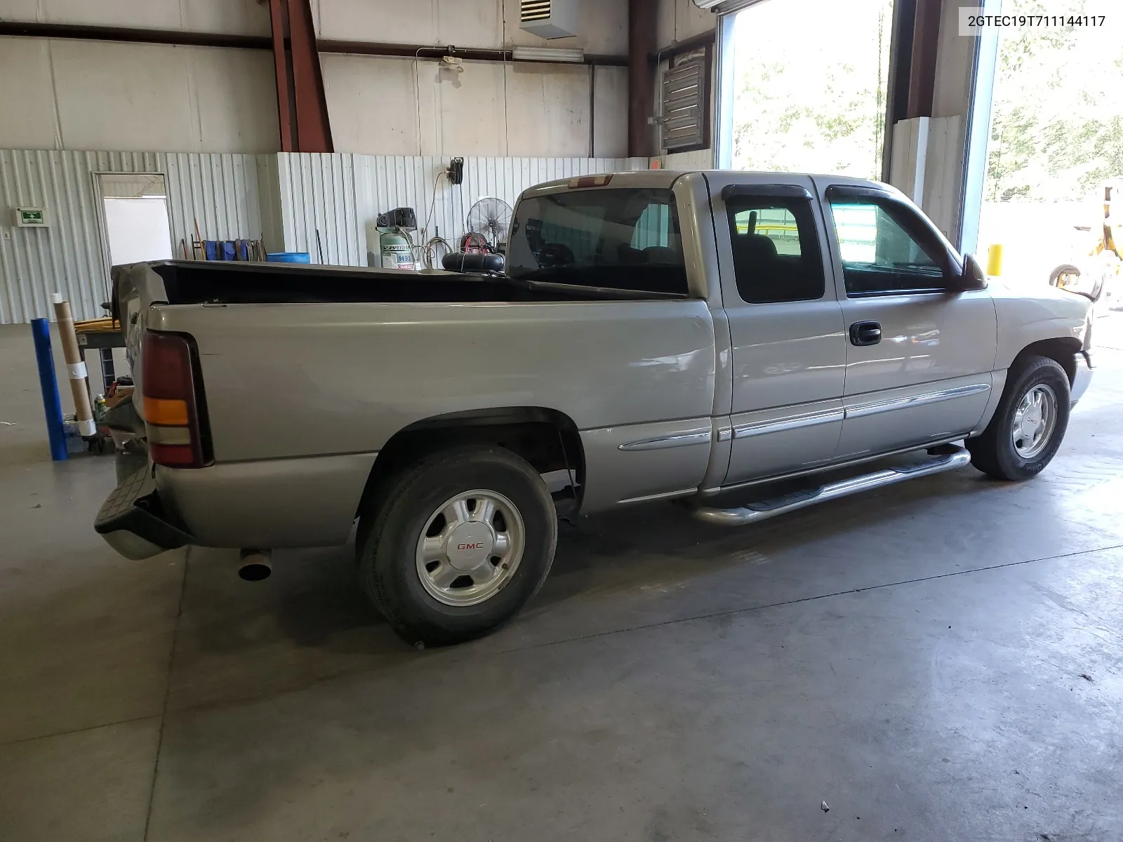 2GTEC19T711144117 2001 GMC New Sierra C1500