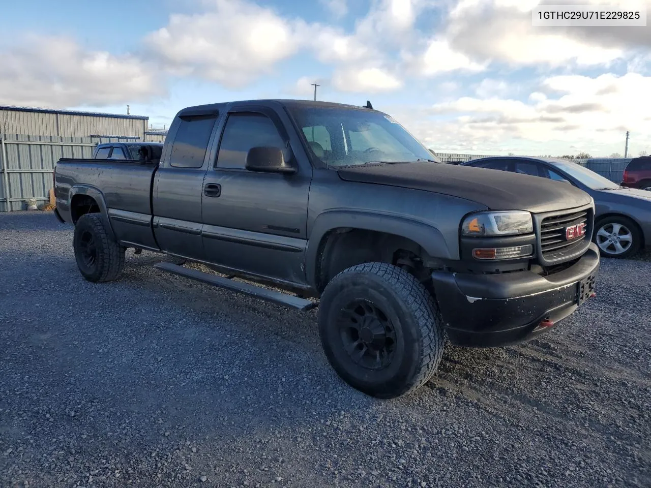 2001 GMC Sierra C2500 Heavy Duty VIN: 1GTHC29U71E229825 Lot: 77271204