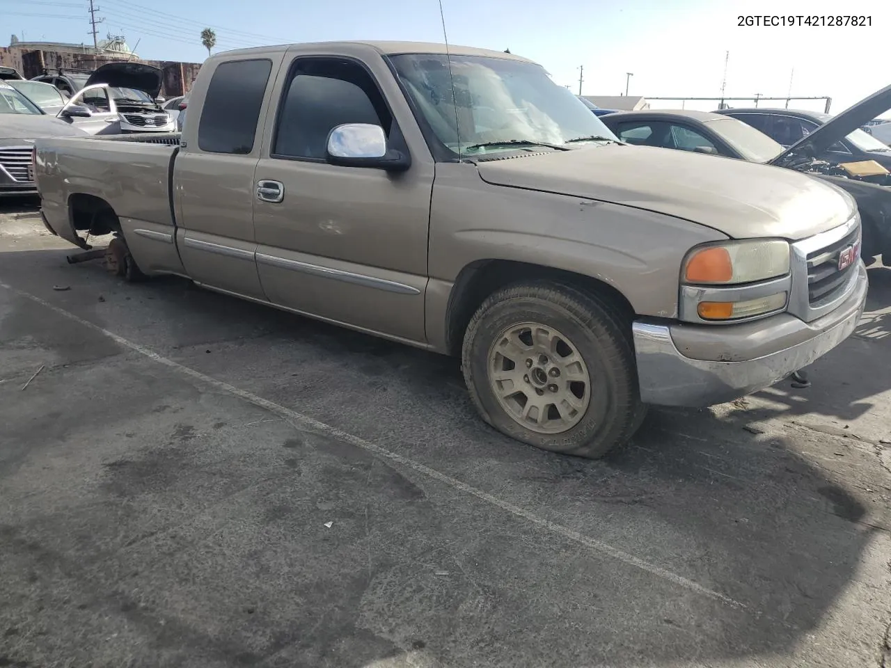 2002 GMC New Sierra C1500 VIN: 2GTEC19T421287821 Lot: 71759404