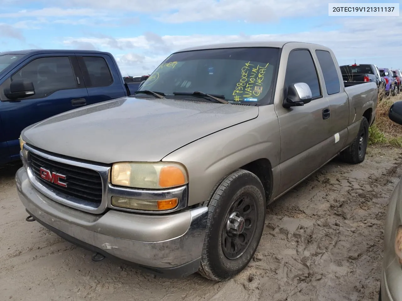 2002 GMC New Sierra C1500 VIN: 2GTEC19V121311137 Lot: 75800294