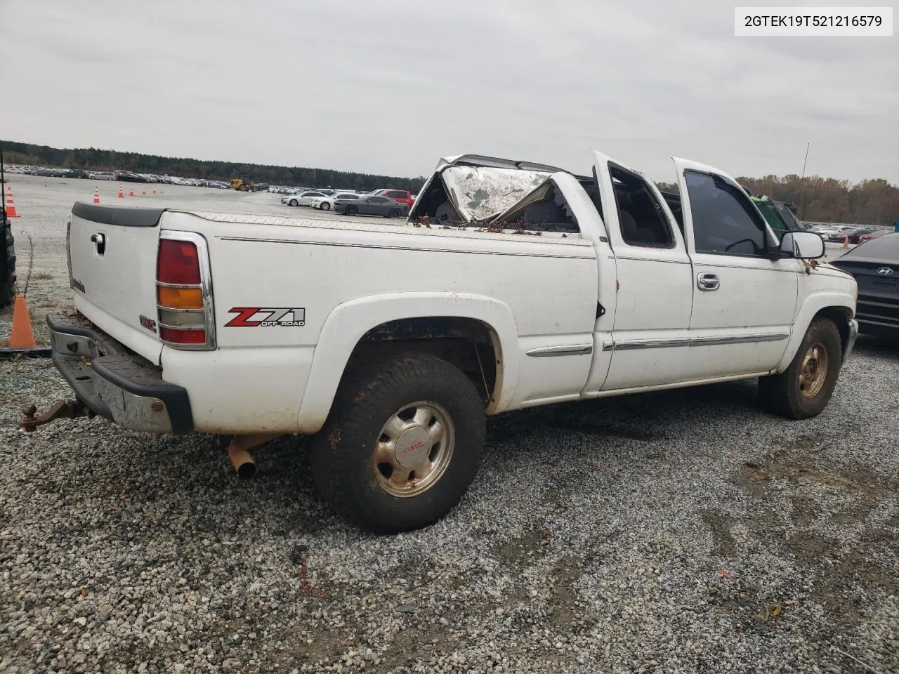 2002 GMC New Sierra K1500 VIN: 2GTEK19T521216579 Lot: 77489114