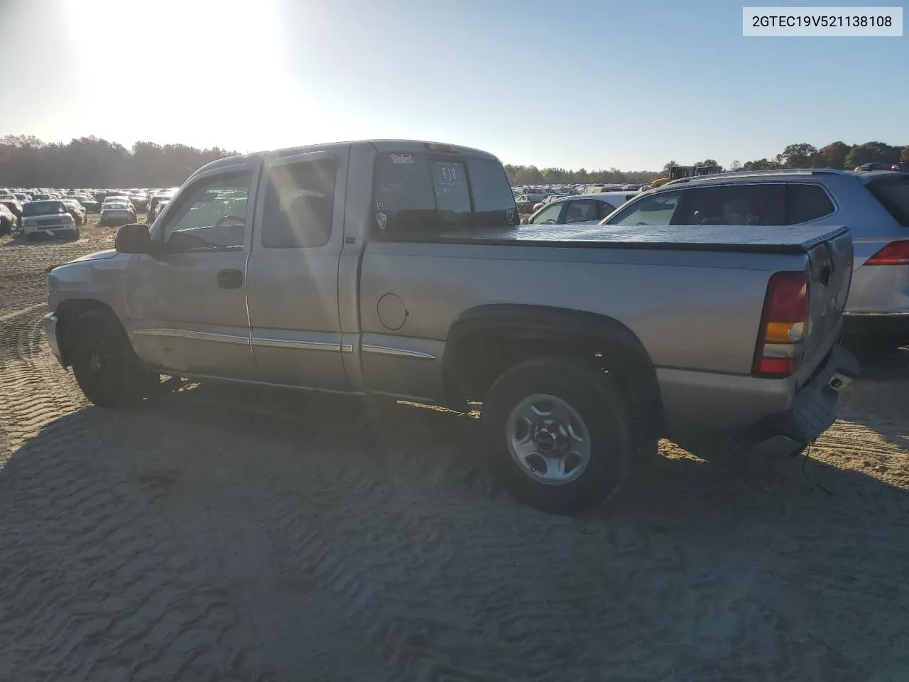 2002 GMC New Sierra C1500 VIN: 2GTEC19V521138108 Lot: 78122154