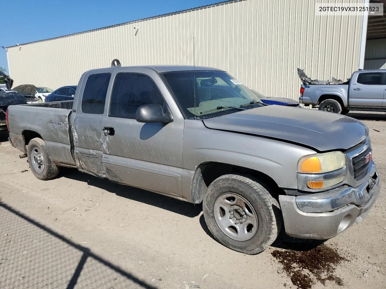 2003 GMC New Sierra C1500 VIN: 2GTEC19VX31251523 Lot: 70610284