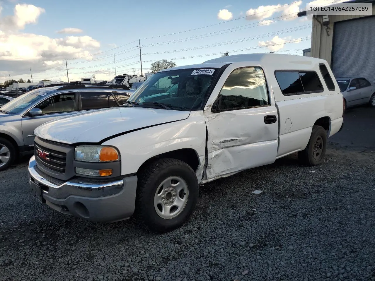 2004 GMC New Sierra C1500 VIN: 1GTEC14V64Z257089 Lot: 74220904