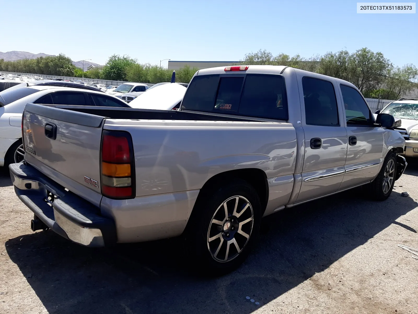 2005 GMC New Sierra C1500 VIN: 2GTEC13TX51183573 Lot: 59579024