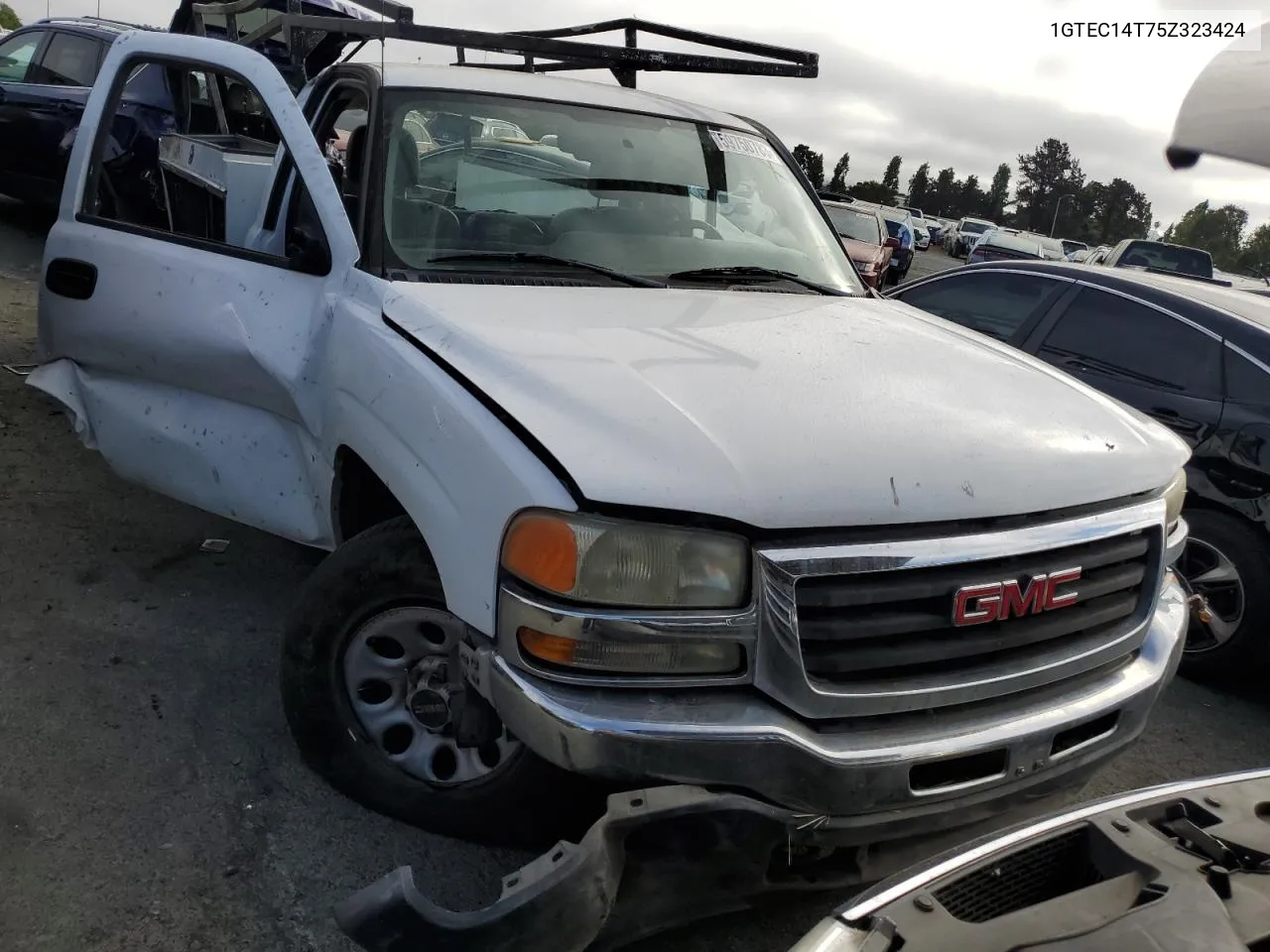 2005 GMC New Sierra C1500 VIN: 1GTEC14T75Z323424 Lot: 59750783