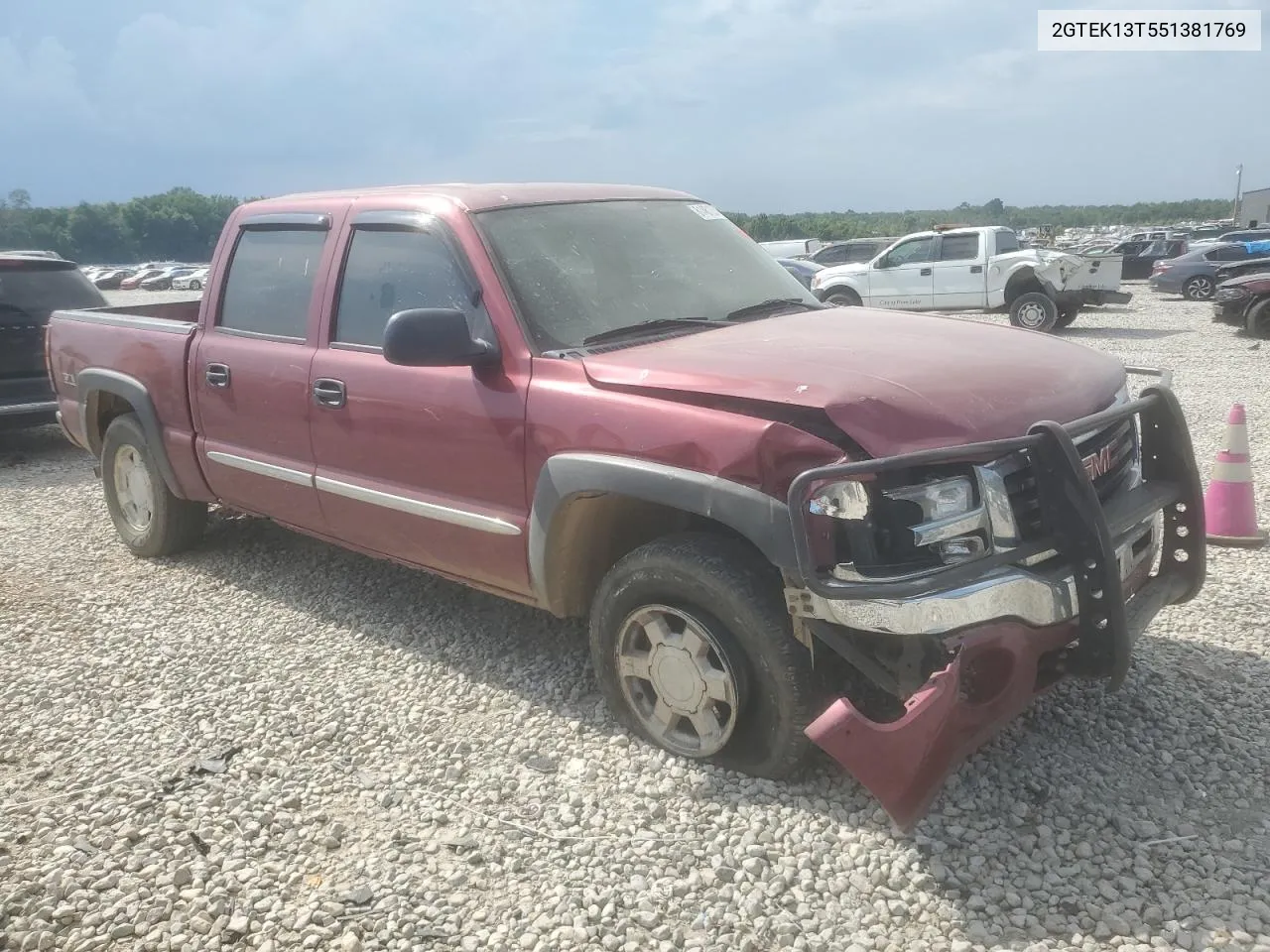 2005 GMC New Sierra K1500 VIN: 2GTEK13T551381769 Lot: 61461054