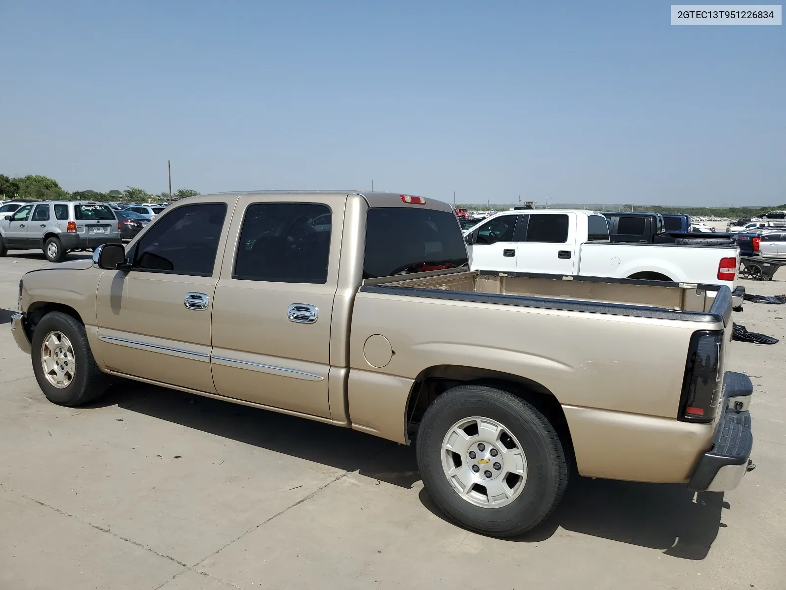 2005 GMC New Sierra C1500 VIN: 2GTEC13T951226834 Lot: 65324374