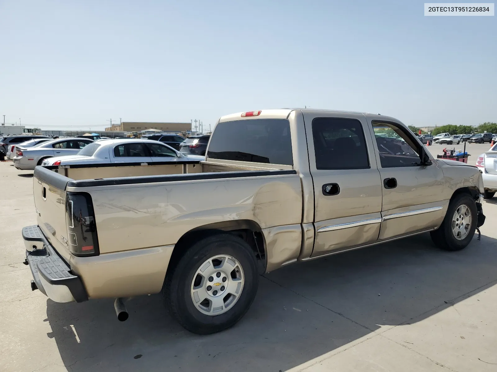 2005 GMC New Sierra C1500 VIN: 2GTEC13T951226834 Lot: 65324374