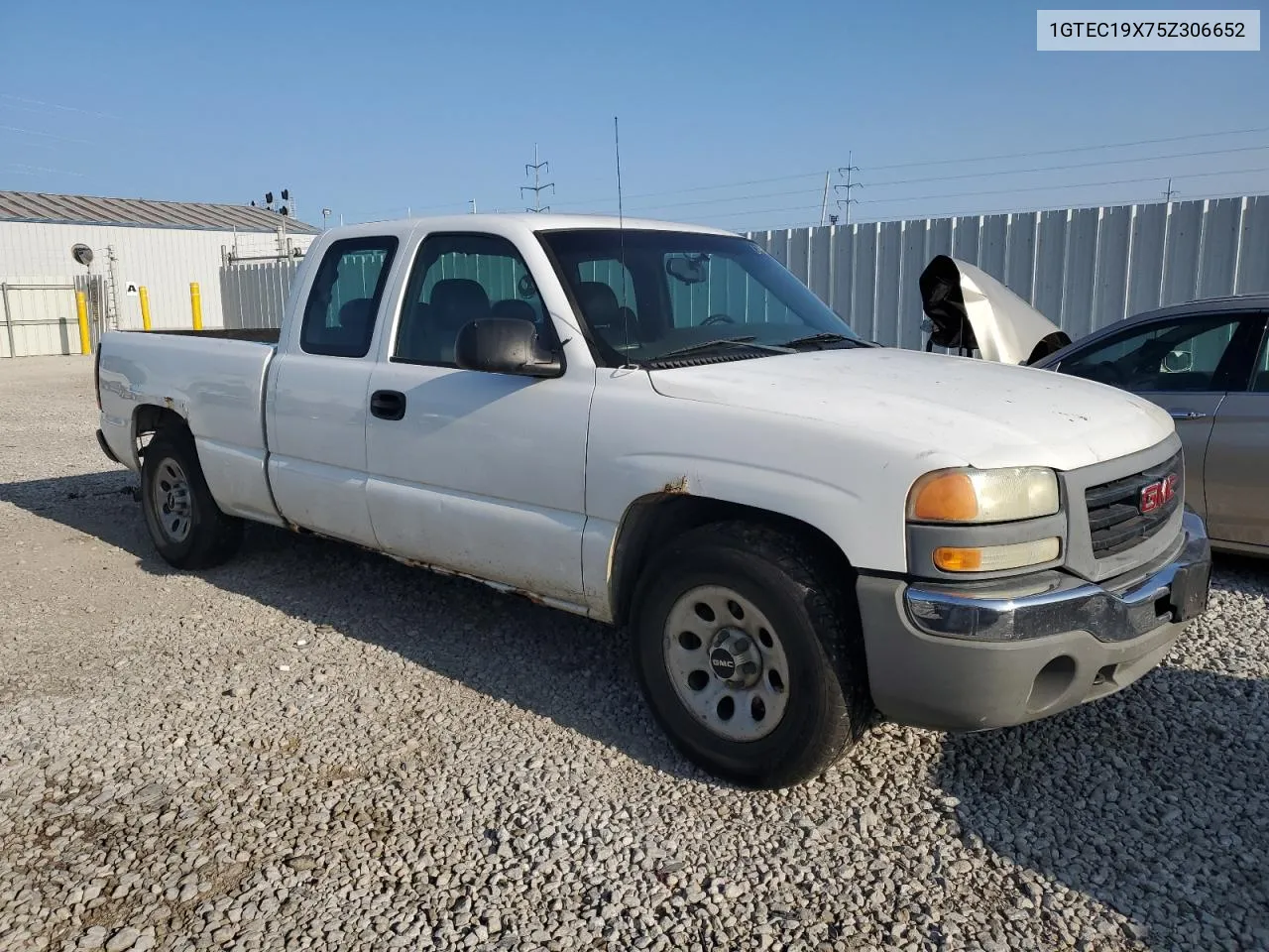 2005 GMC New Sierra C1500 VIN: 1GTEC19X75Z306652 Lot: 67752774