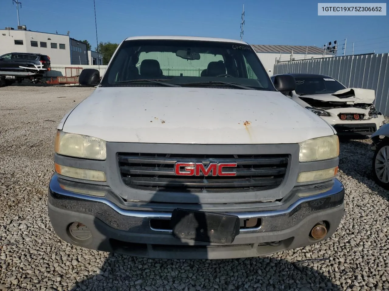 2005 GMC New Sierra C1500 VIN: 1GTEC19X75Z306652 Lot: 67752774