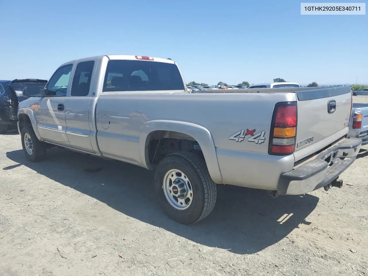 2005 GMC Sierra K2500 Heavy Duty VIN: 1GTHK29205E340711 Lot: 68585624