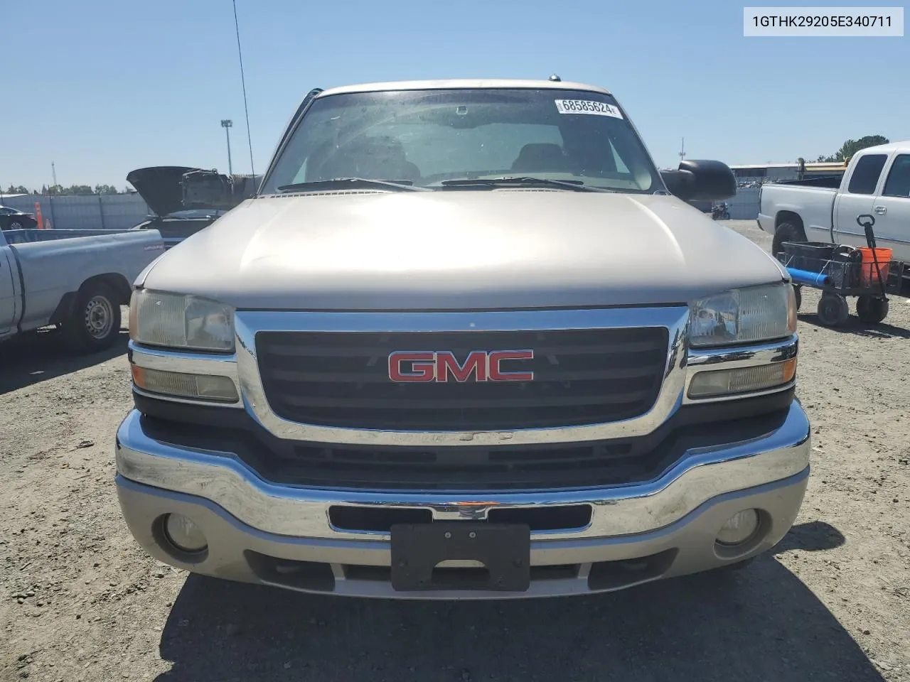 2005 GMC Sierra K2500 Heavy Duty VIN: 1GTHK29205E340711 Lot: 68585624