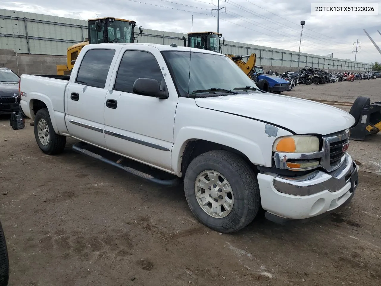 2005 GMC New Sierra K1500 VIN: 2GTEK13TX51323026 Lot: 68797624