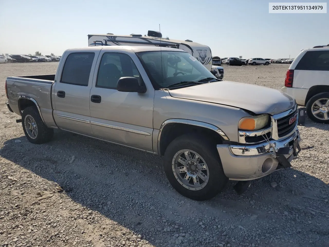 2005 GMC New Sierra K1500 VIN: 2GTEK13T951134979 Lot: 69242524