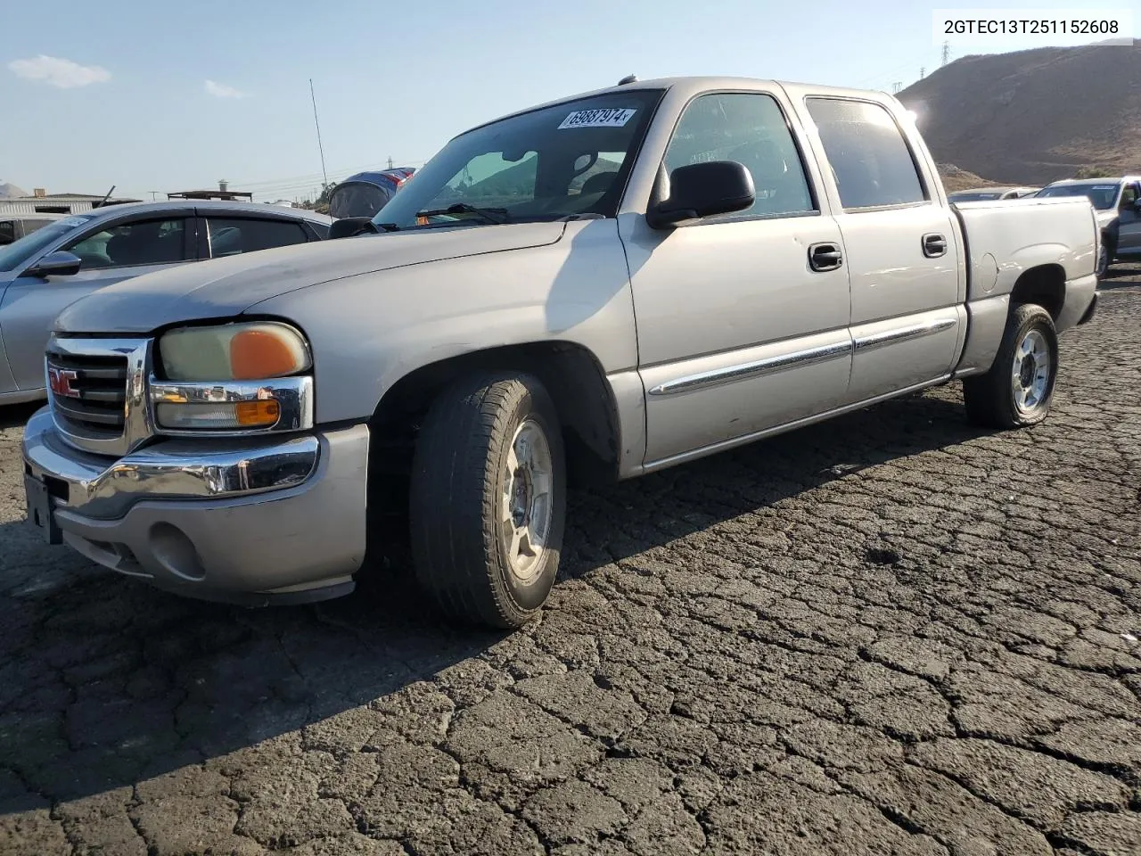 2005 GMC New Sierra C1500 VIN: 2GTEC13T251152608 Lot: 69887974