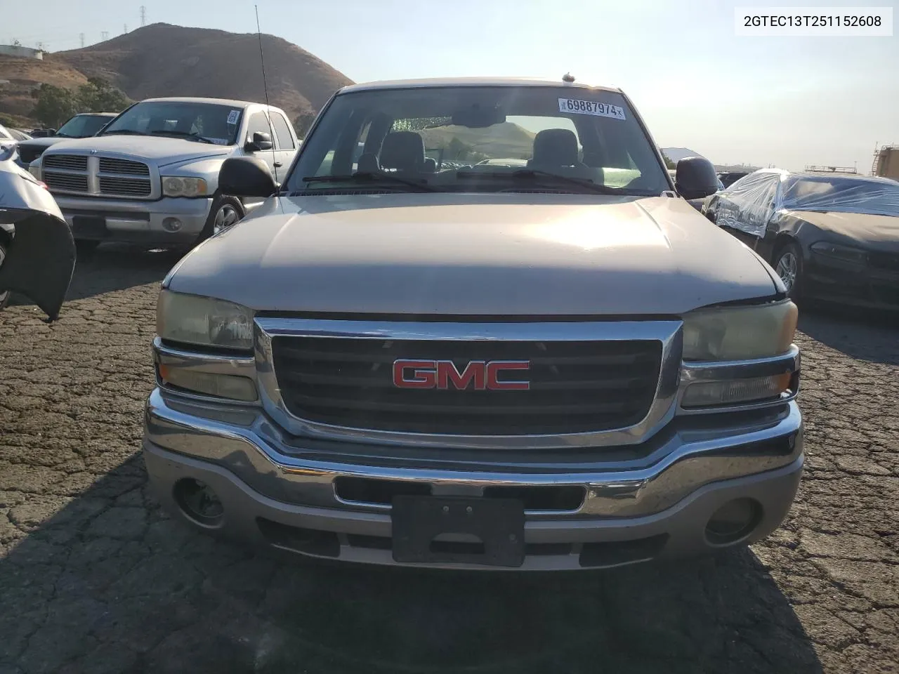 2005 GMC New Sierra C1500 VIN: 2GTEC13T251152608 Lot: 69887974