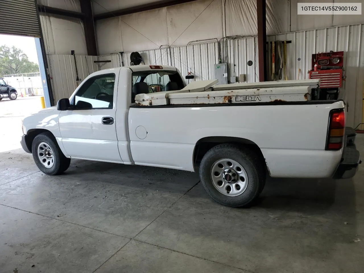 2005 GMC New Sierra C1500 VIN: 1GTEC14V55Z900162 Lot: 70293574