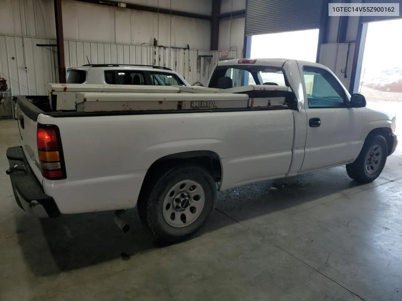 2005 GMC New Sierra C1500 VIN: 1GTEC14V55Z900162 Lot: 70293574