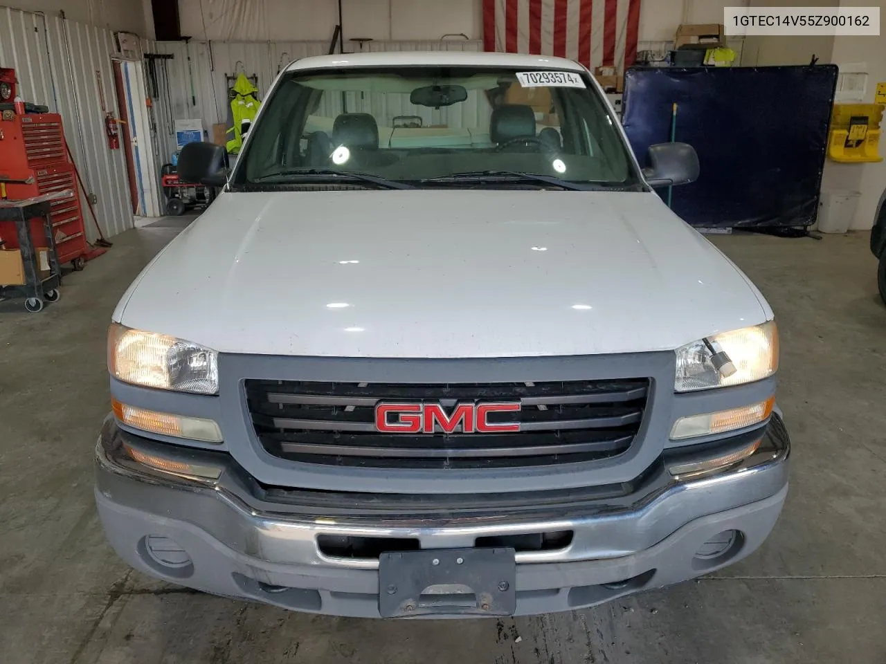 2005 GMC New Sierra C1500 VIN: 1GTEC14V55Z900162 Lot: 70293574