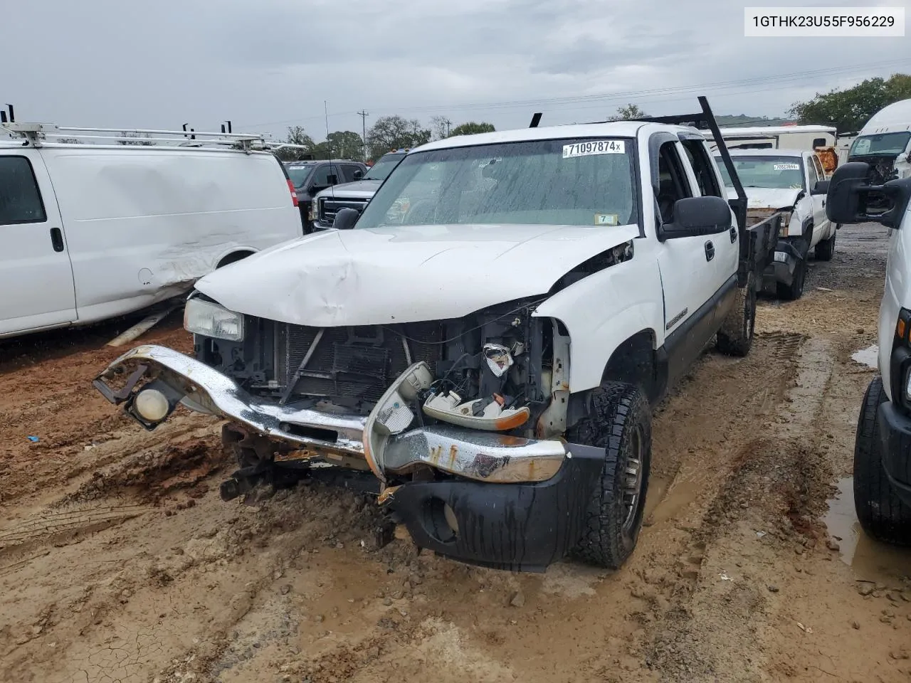 2005 GMC Sierra K2500 Heavy Duty VIN: 1GTHK23U55F956229 Lot: 71097874