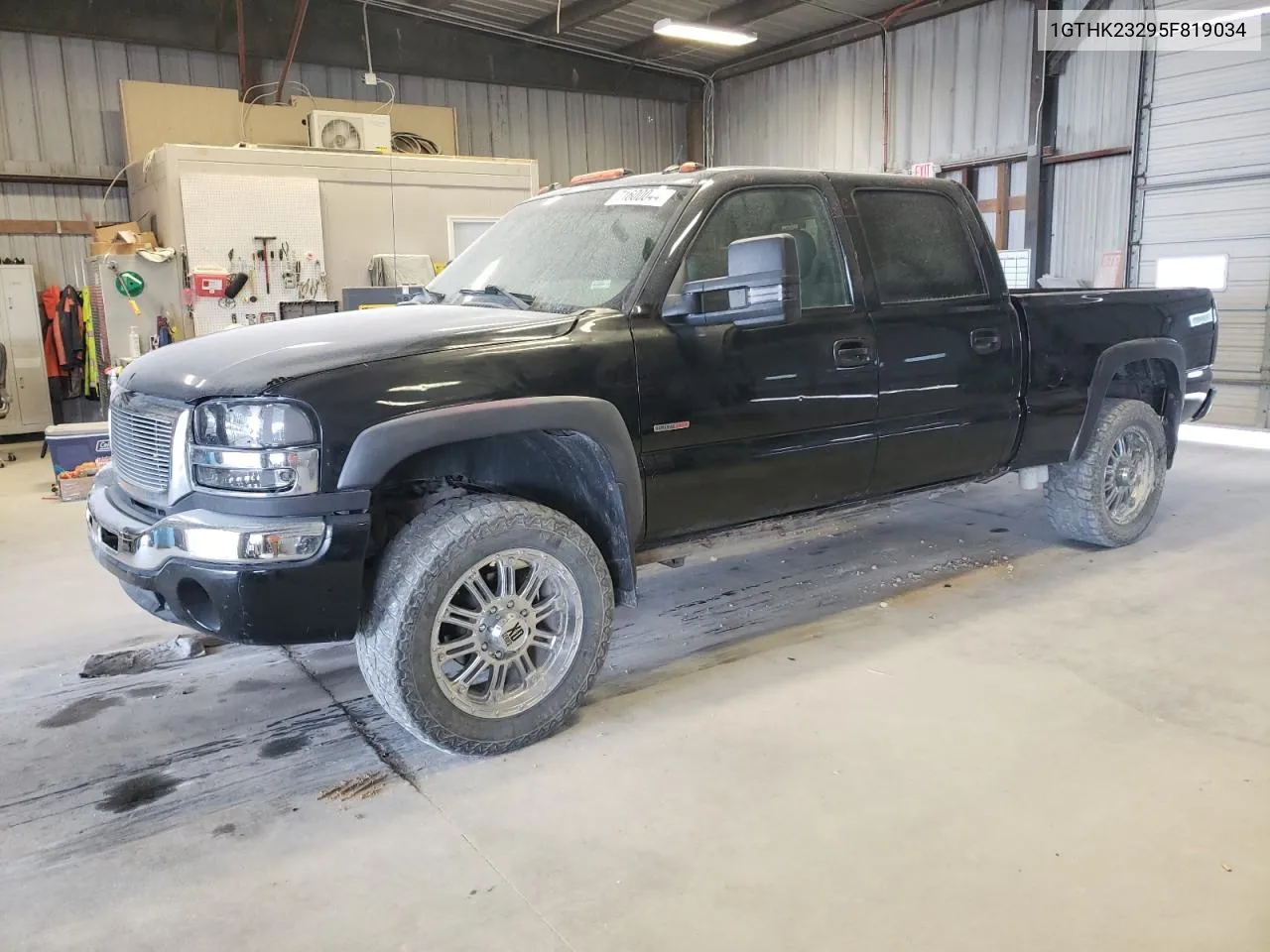 2005 GMC Sierra K2500 Heavy Duty VIN: 1GTHK23295F819034 Lot: 71600044