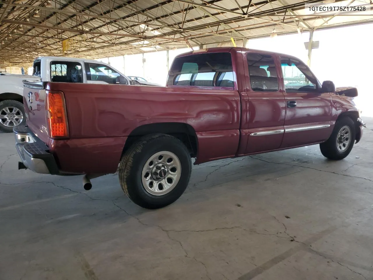 2005 GMC New Sierra C1500 VIN: 1GTEC19T75Z175428 Lot: 72164294