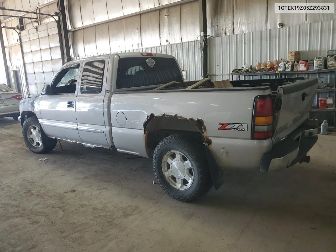 2005 GMC New Sierra K1500 VIN: 1GTEK19Z05Z293831 Lot: 72959874