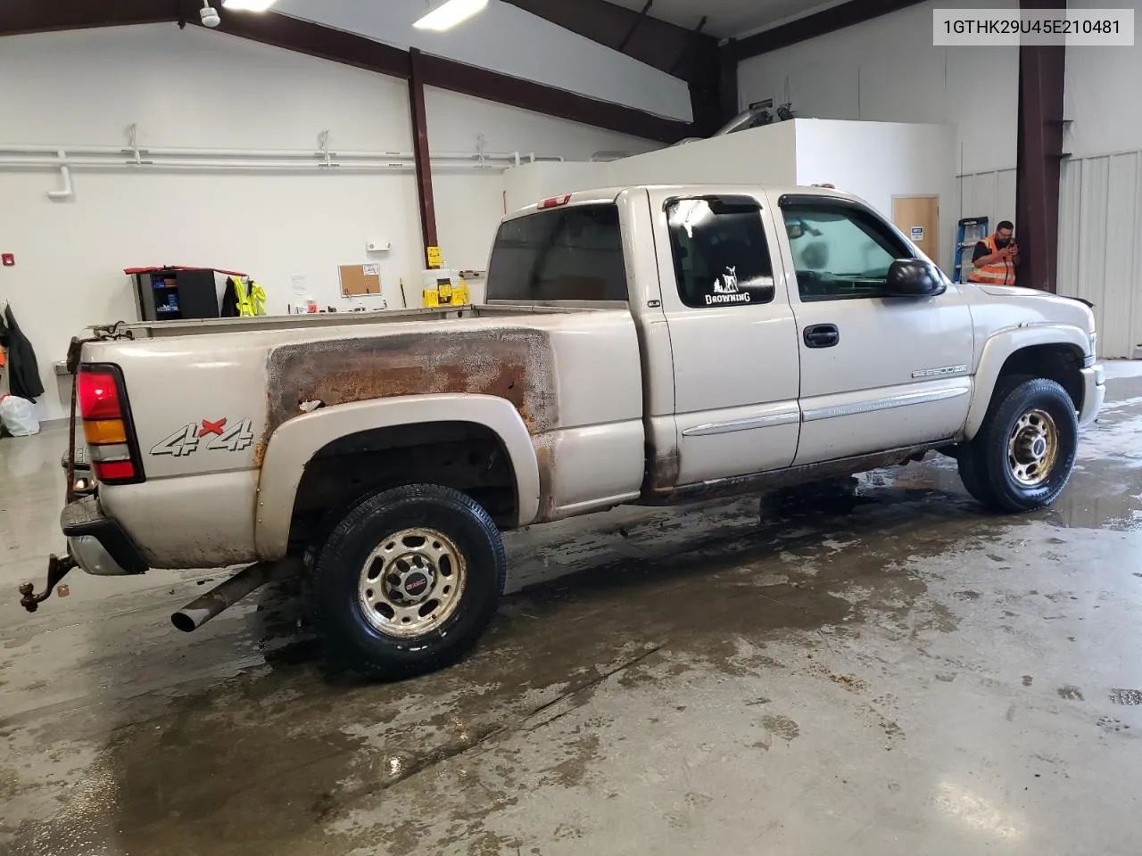 2005 GMC Sierra K2500 Heavy Duty VIN: 1GTHK29U45E210481 Lot: 73401014