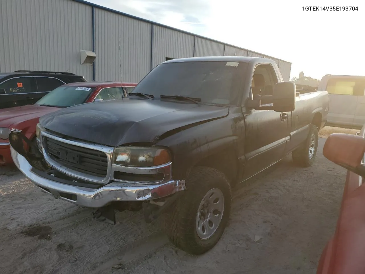 2005 GMC New Sierra K1500 VIN: 1GTEK14V35E193704 Lot: 74031264