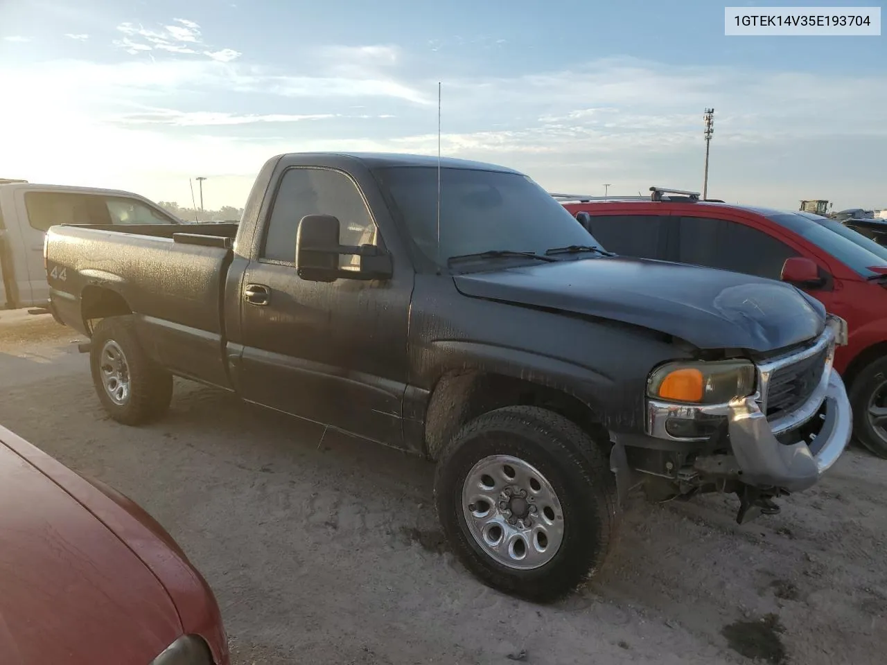 2005 GMC New Sierra K1500 VIN: 1GTEK14V35E193704 Lot: 74031264