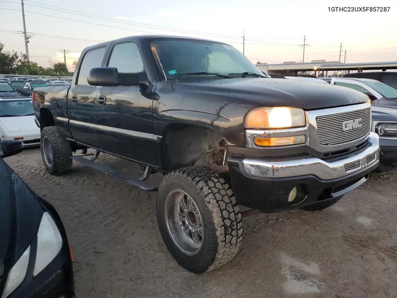 2005 GMC Sierra C2500 Heavy Duty VIN: 1GTHC23UX5F857287 Lot: 74255484