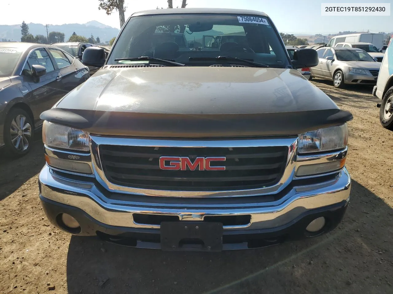 2005 GMC New Sierra C1500 VIN: 2GTEC19T851292430 Lot: 75064054