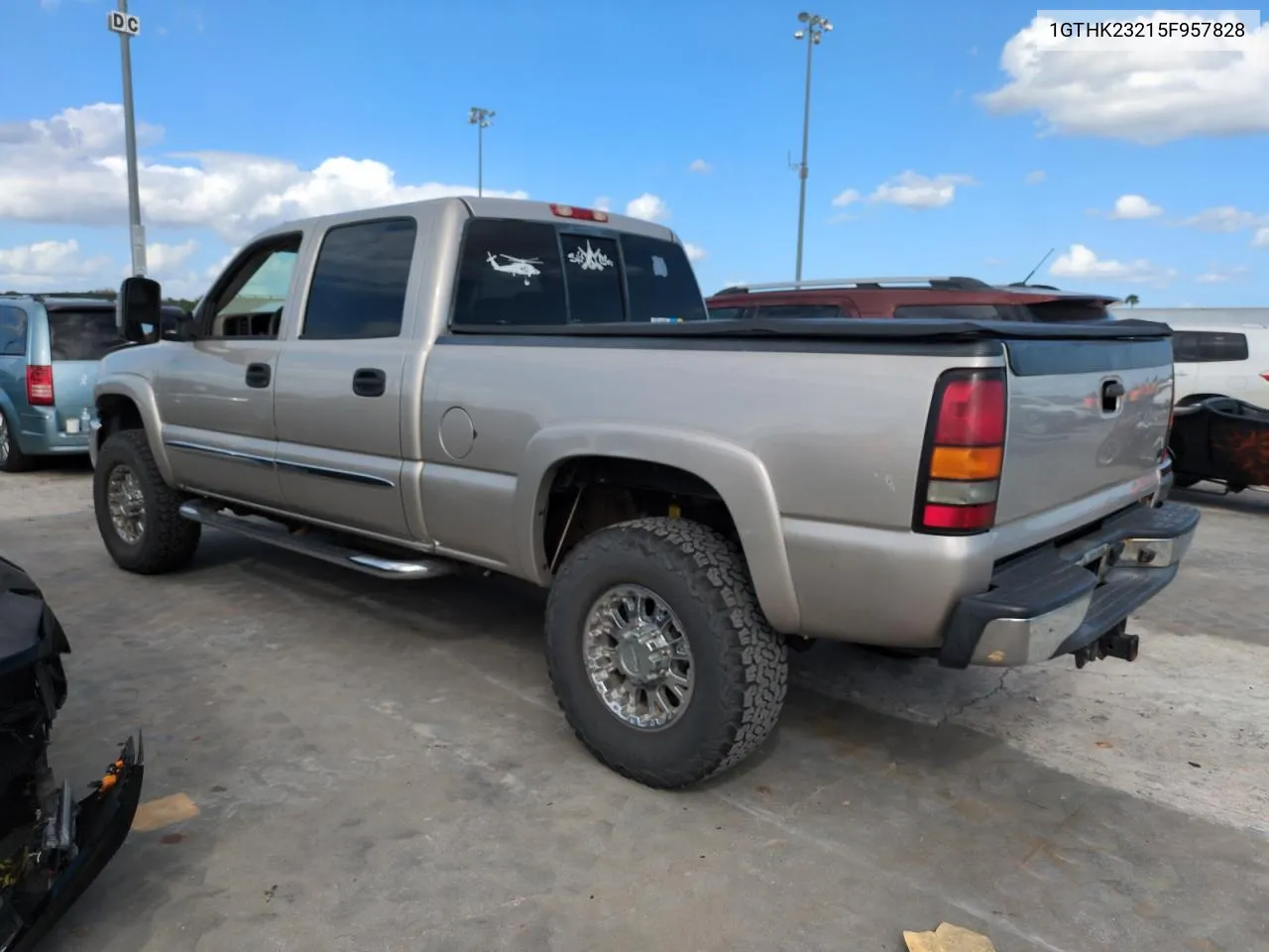 2005 GMC Sierra K2500 Heavy Duty VIN: 1GTHK23215F957828 Lot: 75952744