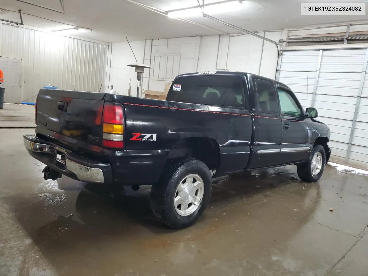 2005 GMC New Sierra K1500 VIN: 1GTEK19ZX5Z324082 Lot: 75996114