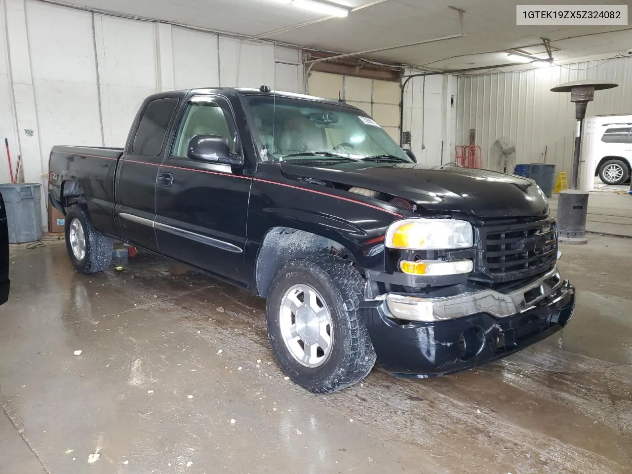 2005 GMC New Sierra K1500 VIN: 1GTEK19ZX5Z324082 Lot: 75996114