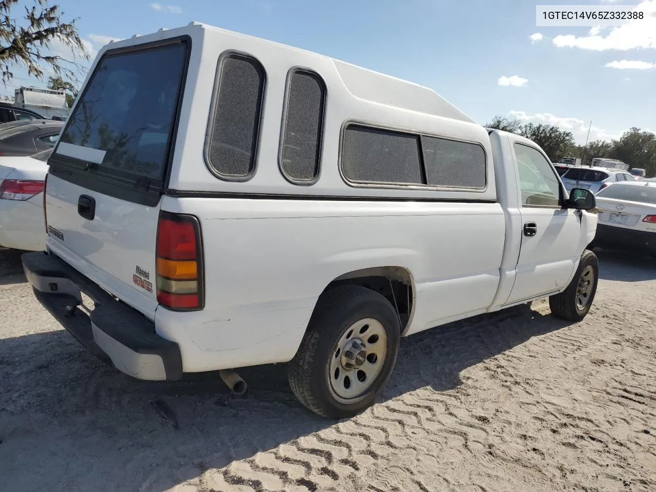 2005 GMC New Sierra C1500 VIN: 1GTEC14V65Z332388 Lot: 77437394