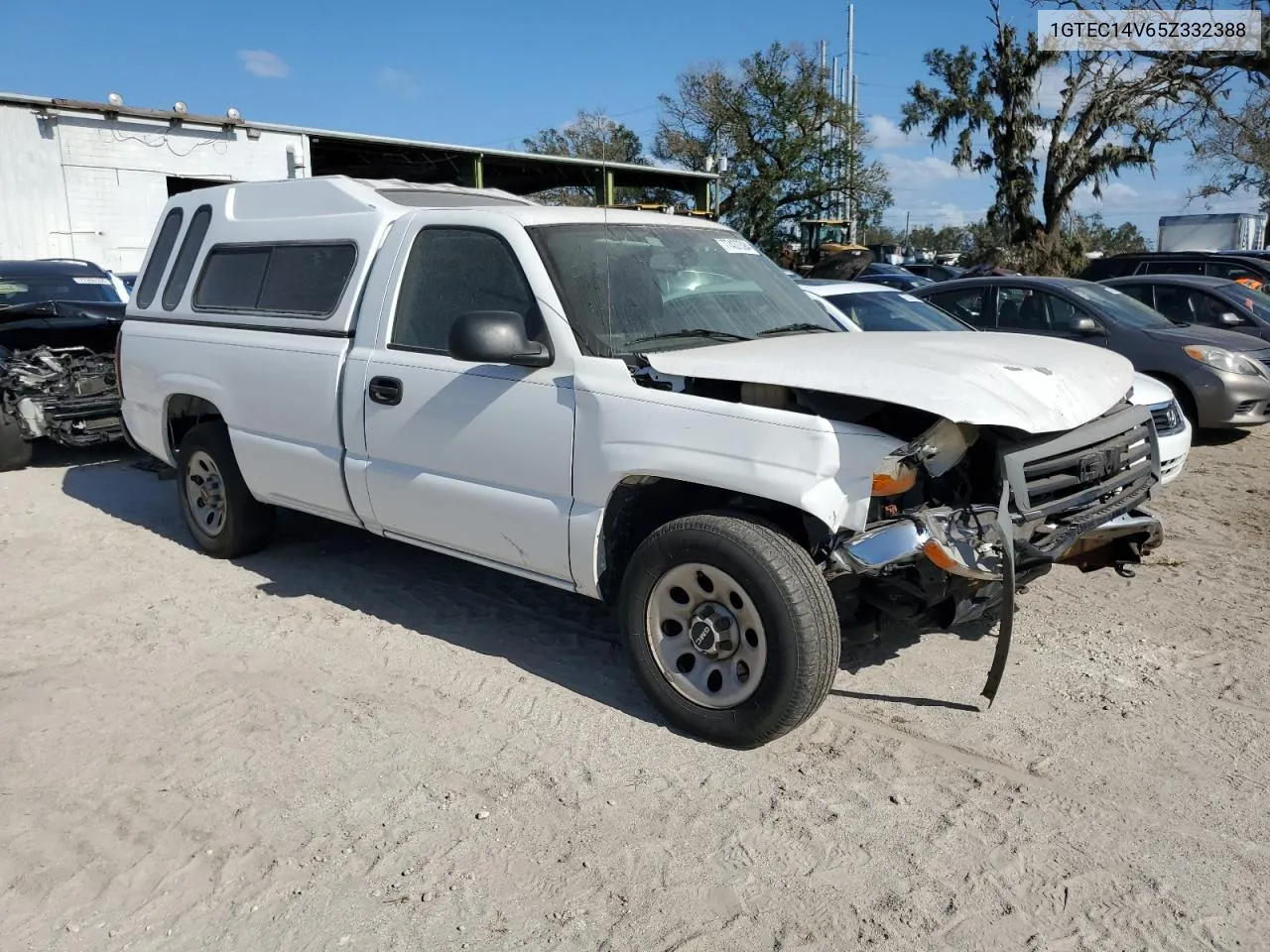 2005 GMC New Sierra C1500 VIN: 1GTEC14V65Z332388 Lot: 77437394